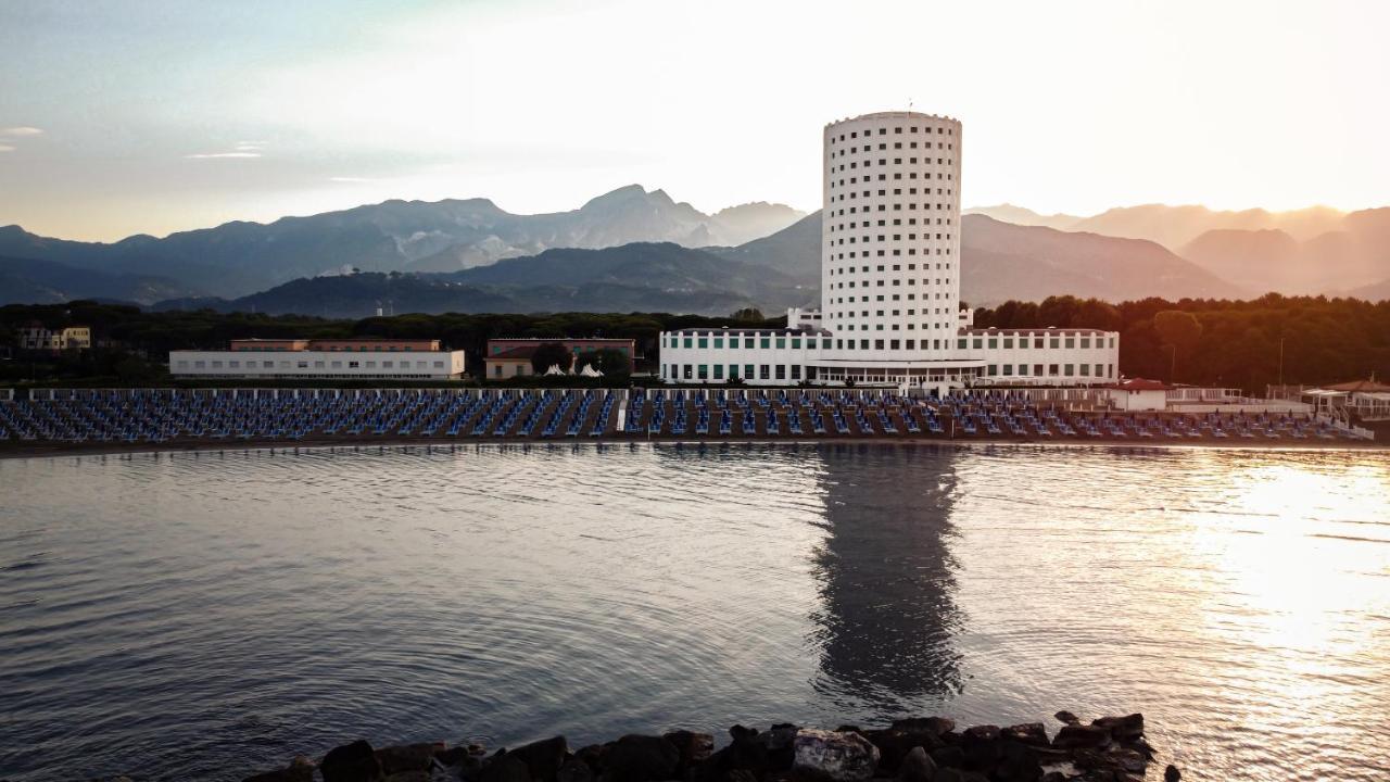 Villaggio Torre Marina Marina di Massa Dış mekan fotoğraf