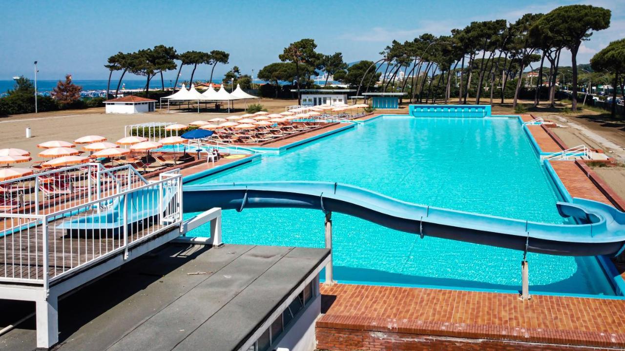 Villaggio Torre Marina Marina di Massa Dış mekan fotoğraf