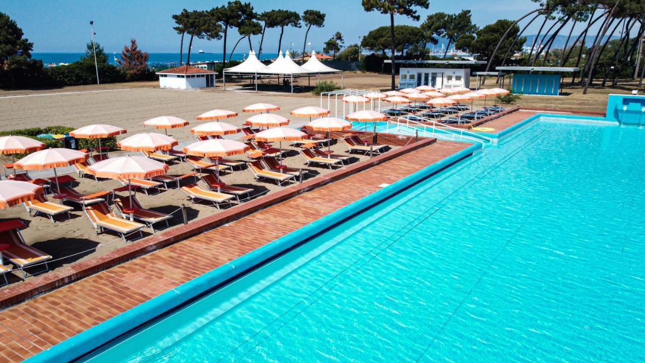 Villaggio Torre Marina Marina di Massa Dış mekan fotoğraf