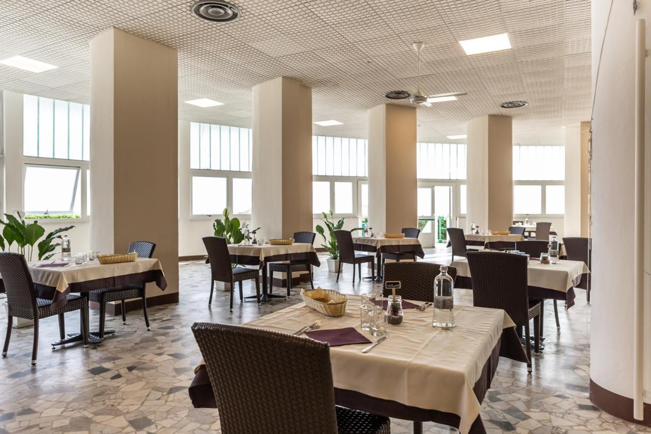 Villaggio Torre Marina Marina di Massa Dış mekan fotoğraf