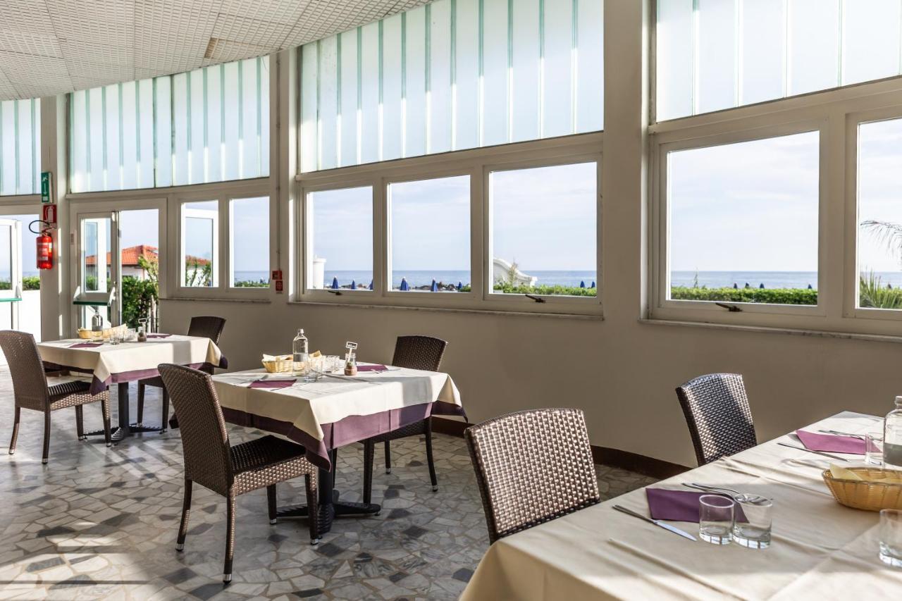 Villaggio Torre Marina Marina di Massa Dış mekan fotoğraf
